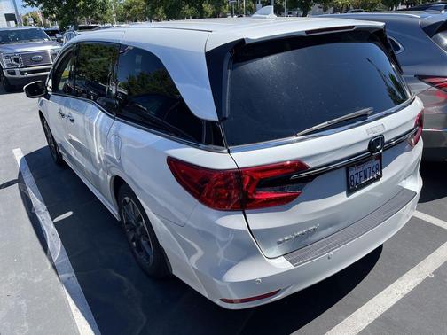 Platinum White Pearl 2022 Honda Odyssey Elite