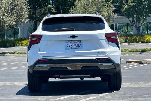 Summit White 2026 Chevrolet Trax FWD ACTIV