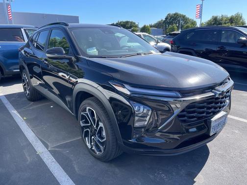 Mosaic Black Metallic 2025 Chevrolet Trax FWD 2RS