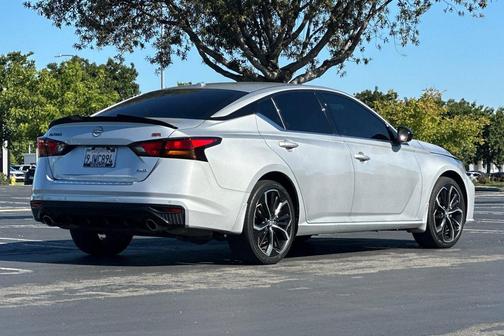 Brilliant Silver Metallic 2023 Nissan Altima SR Intelligent AWD