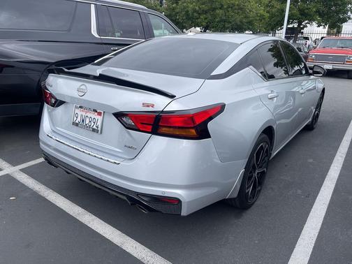 Brilliant Silver Metallic 2023 Nissan Altima SR Intelligent AWD