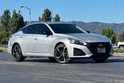 Brilliant Silver Metallic 2023 Nissan Altima SR Intelligent AWD