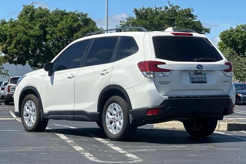 Crystal White Pearl 2019 Subaru Forester Base
