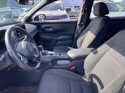 Crystal Black Pearl 2024 Honda HR-V Sport