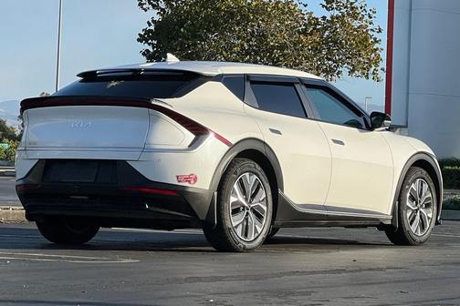 2023 Kia EV6 Light