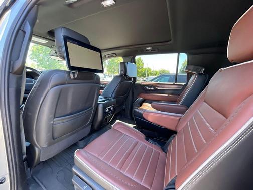 Sterling Metallic 2024 GMC Yukon XL Denali Ultimate