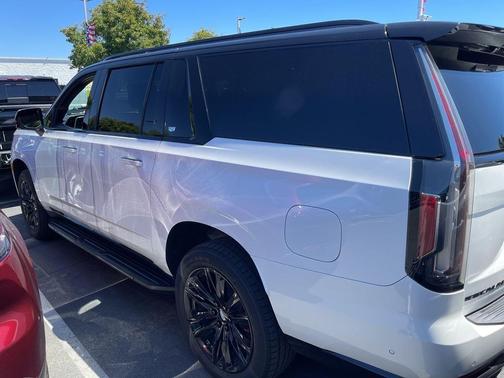 Crystal White Tricoat 2021 Cadillac Escalade ESV Sport Platinum