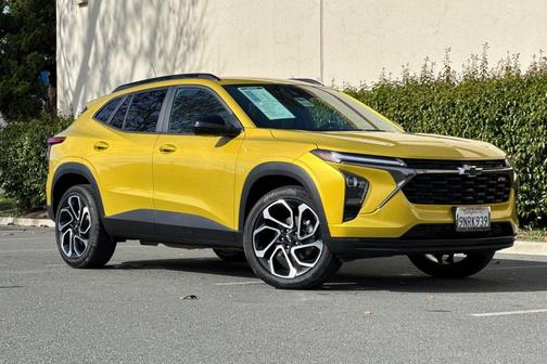 Nitro Yellow Metallic 2025 Chevrolet Trax FWD 2RS