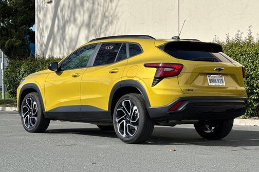 Nitro Yellow Metallic 2025 Chevrolet Trax FWD 2RS