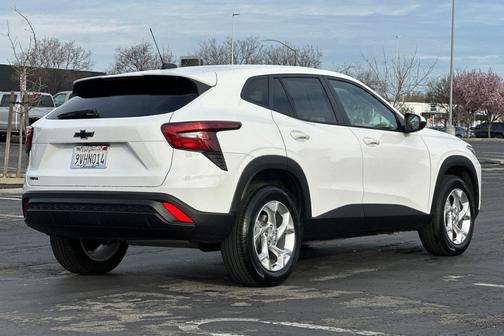 2025 Chevrolet Trax LS