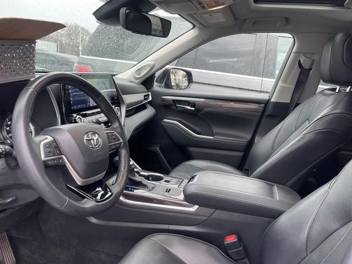 2022 Toyota Highlander Hybrid Limited
