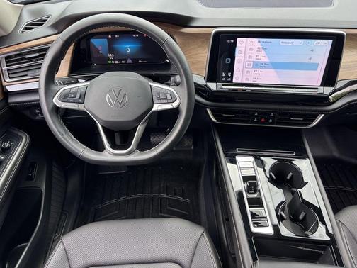 Pure White 2024 Volkswagen Atlas 2.0T SE w/Technology