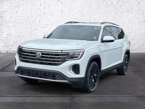 Pure White 2024 Volkswagen Atlas 2.0T SE w/Technology