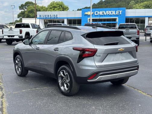 Sterling Gray Metallic 2026 Chevrolet Trax LT