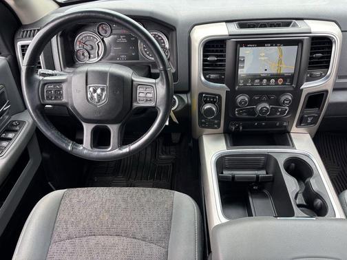 Brilliant Black Crystal Pearlcoat 2016 RAM 1500 Big Horn