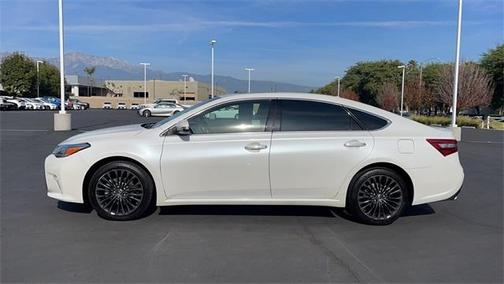 Photo 3 of 32 of 2017 Toyota Avalon XLE Touring