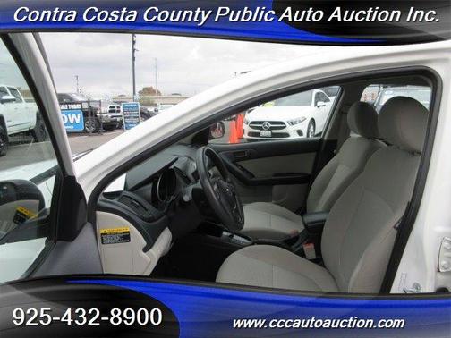 Photo 3 of 30 of 2010 Kia Forte EX