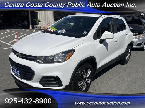 Summit White 2017 Chevrolet Trax LS