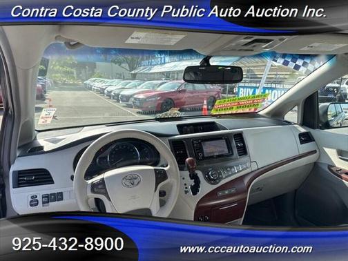 2013 Toyota Sienna XLE