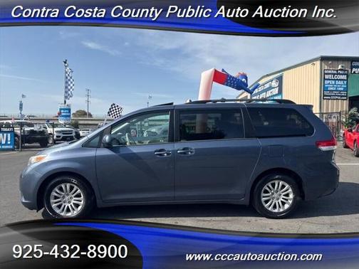 2013 Toyota Sienna XLE