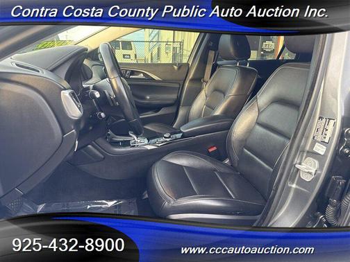 2018 INFINITI QX30 Luxury