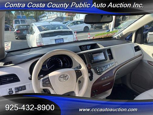 2013 Toyota Sienna XLE