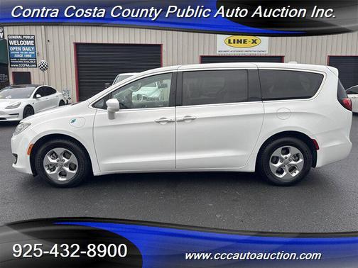 2017 Chrysler Pacifica Hybrid Touring Plus