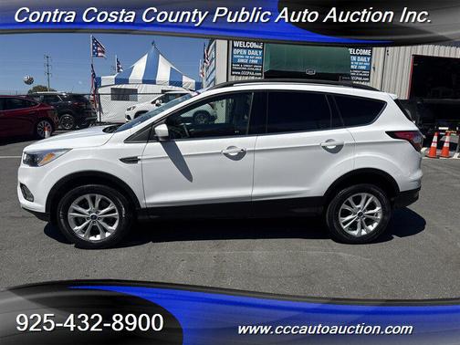 Oxford White 2018 Ford Escape SE
