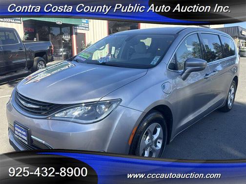 2017 Chrysler Pacifica Hybrid Touring Plus