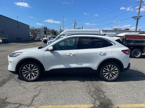 2022 Ford Escape TITANIUM