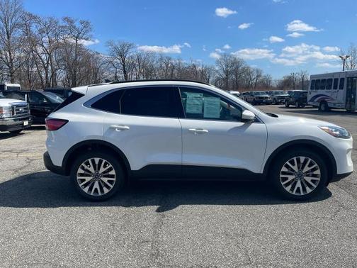 2022 Ford Escape TITANIUM