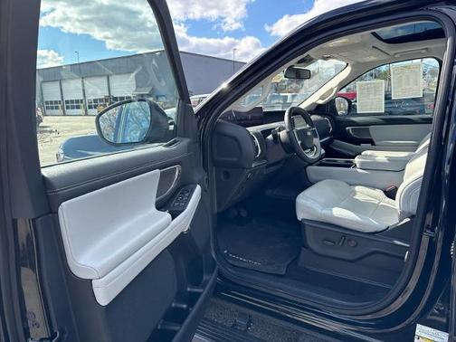 AGATE BLACK METALLIC 2025 Ford Expedition PLATINUM