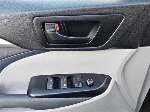 2019 Toyota Highlander LE I4