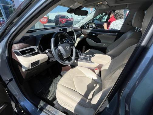 2021 Toyota Highlander Platinum