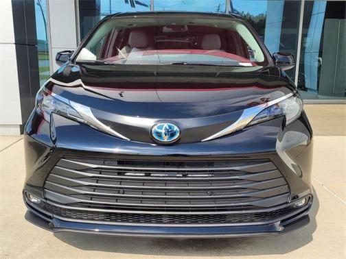 2025 Toyota Sienna XLE 7 Passenger