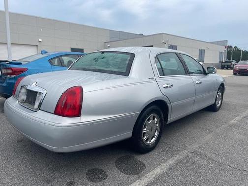 1998 Lincoln Town Car Signature
