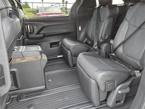 2025 Toyota Sienna Platinum