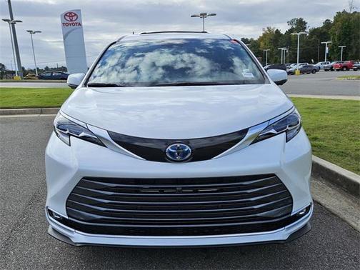 2025 Toyota Sienna Platinum