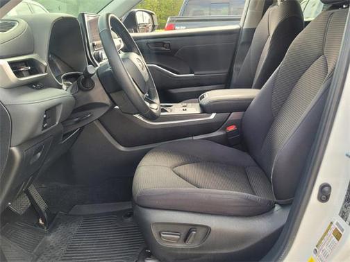 2024 Toyota Highlander Hybrid LE