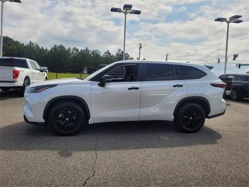 2024 Toyota Highlander Hybrid LE