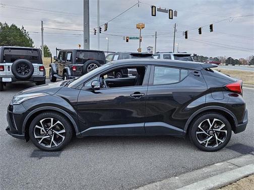 2022 Toyota C-HR XLE