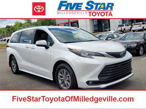 2025 Toyota Sienna XLE 8 Passenger