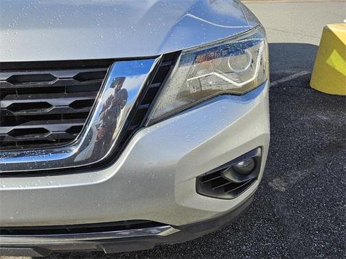 2017 Nissan Pathfinder SL