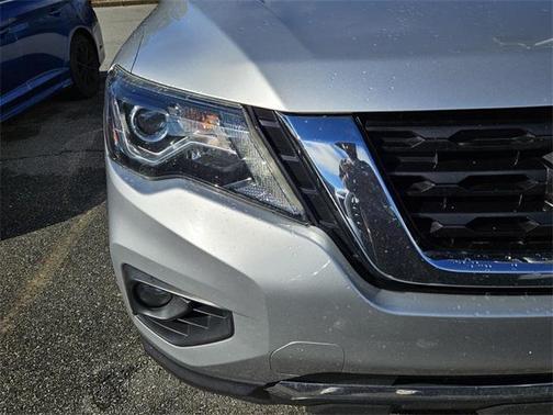 2017 Nissan Pathfinder SL