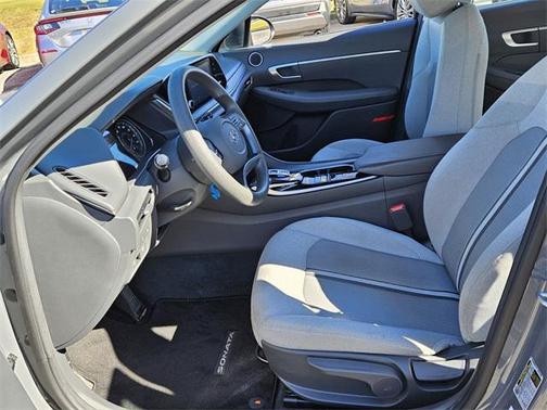 2022 Hyundai SONATA SE