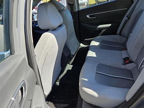 2022 Hyundai SONATA SE