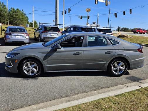 2022 Hyundai SONATA SE