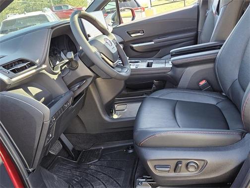 2025 Toyota Sienna XSE 7 Passenger