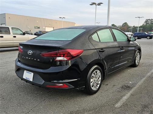 2020 Hyundai ELANTRA SE