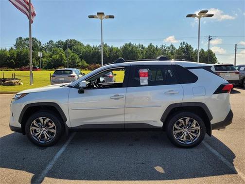 2025 Toyota RAV4 Hybrid XLE Premium